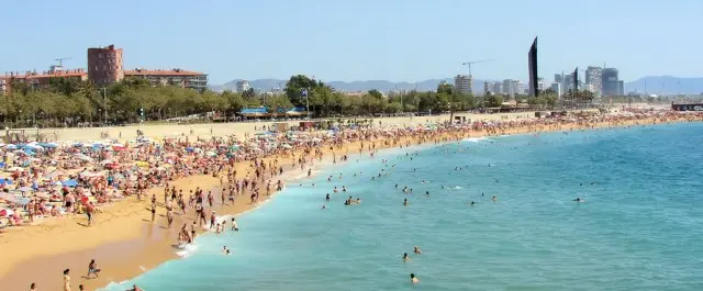 BARCELONA: THE BEACH & THE CITY