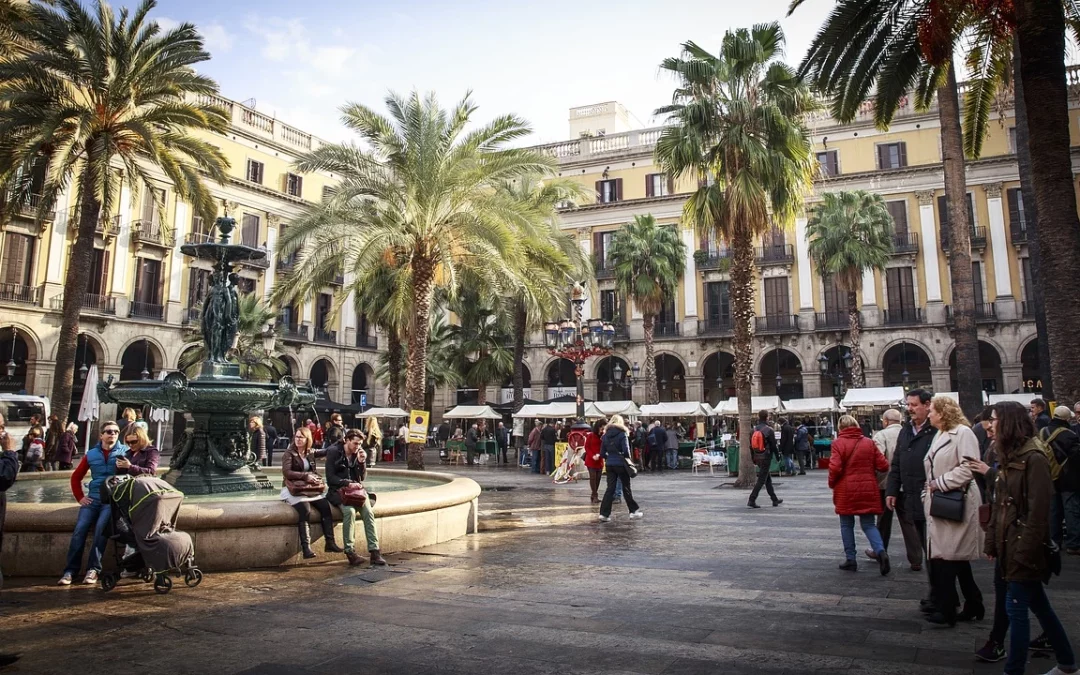 Plaza Reial, una joya situada junto a La Rambla