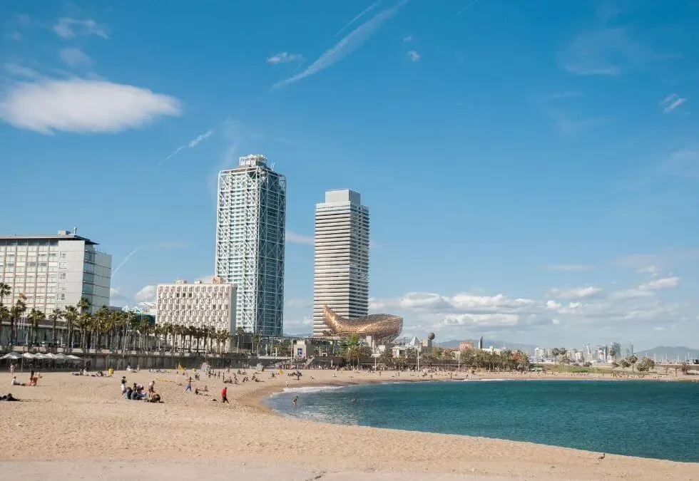 Un dia perfecte a la platja de la Barceloneta