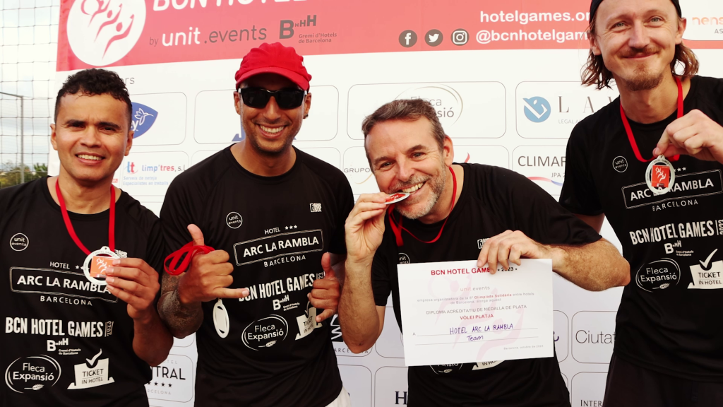 El equipo de Hotel Arc La Rambla ganó la medalla de plata en la competición de Voleibol organizada por Los Hotel Games en Barcelona.