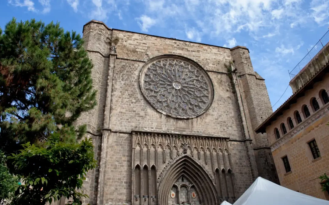 Guided tours to the Basilica of Santa Maria del Pi: history and culture near la Rambla