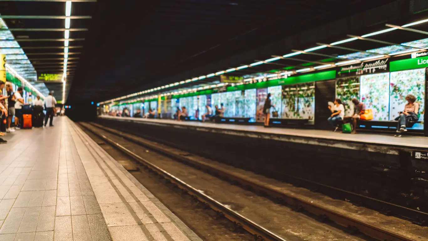 Metro de Barcelona línea verde - transporte público